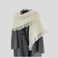 Lorena Driekhoekige sjaal met gebreide wol