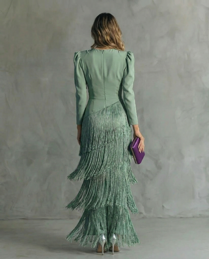 Clara™ | Elegancka sukienka midi z frędzlami